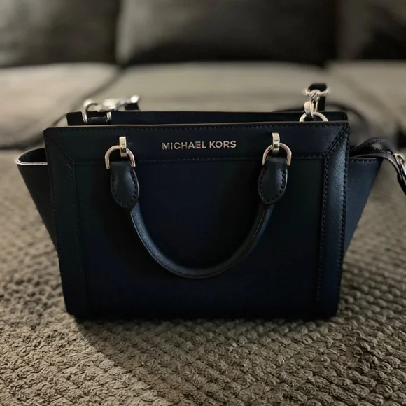 Michael Kors Purse - Picture 2 of 3